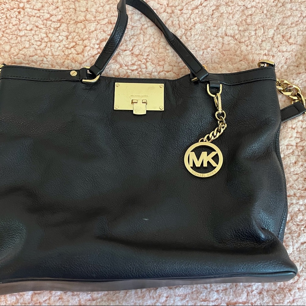 Michael Kors Black Leather Shoulder bag with gold accents